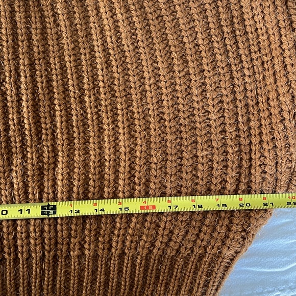 Off shoulder fuzzy sweater - Picture 6 of 9